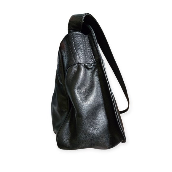 Fendi Black Vintage Leather Crossbody Shoulder Bag Embossed Flap Authentic - Picture 4 of 12